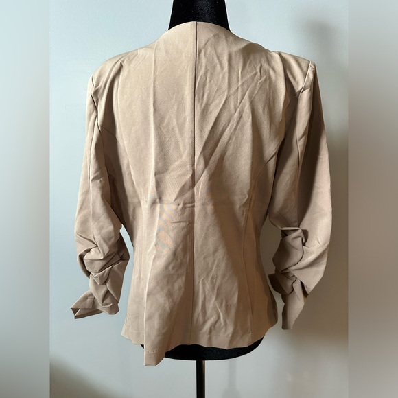 Ruched Sleeve Blazer - Picture 4 of 4